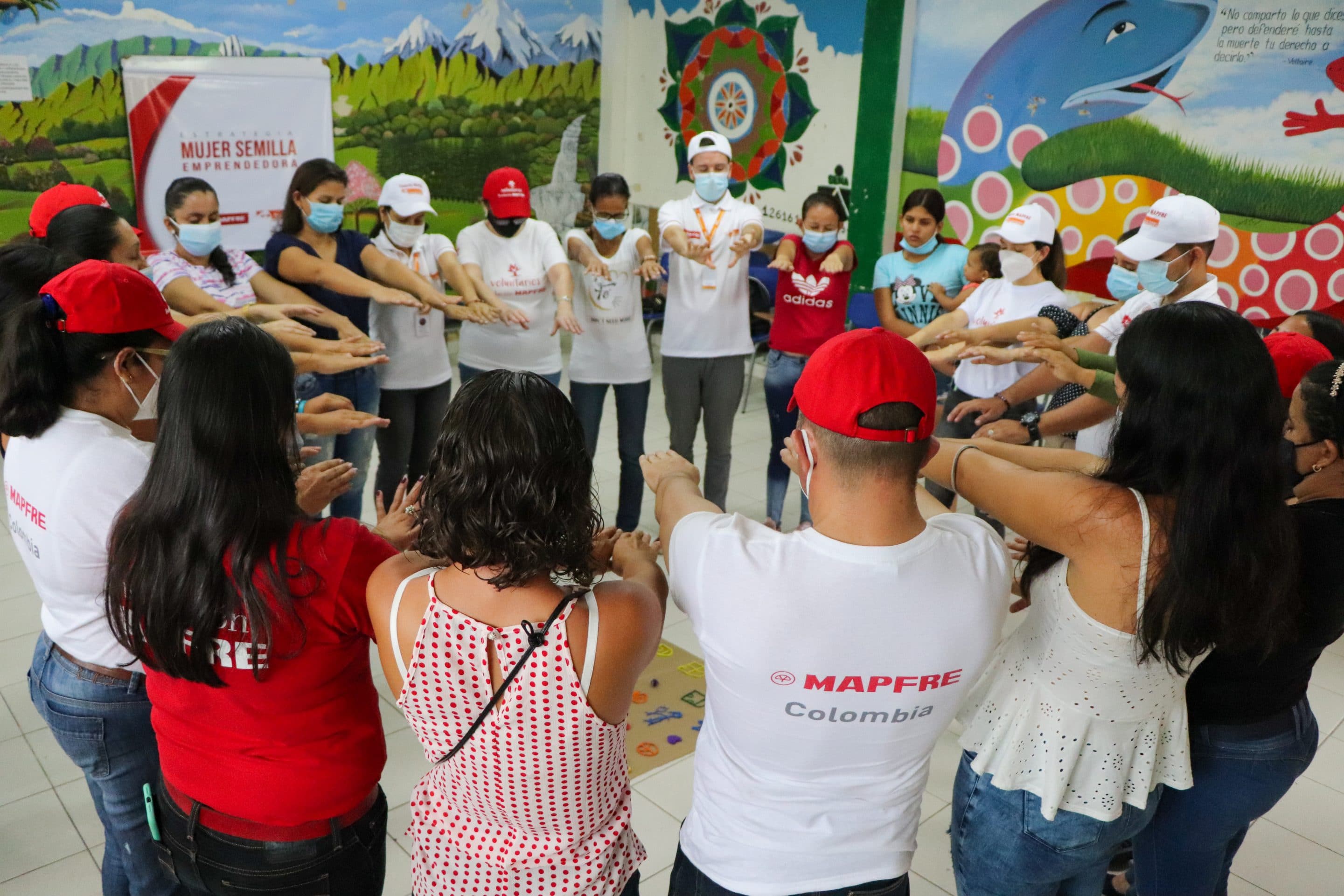 fundacion-mapfre-formacion-200-mujeres-cabeza-familia-colombia cuidar-alimentacion-cuaarentena